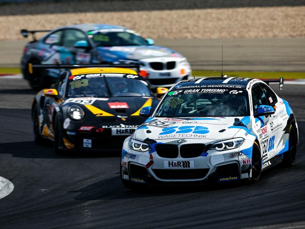 BMW M240i Racing