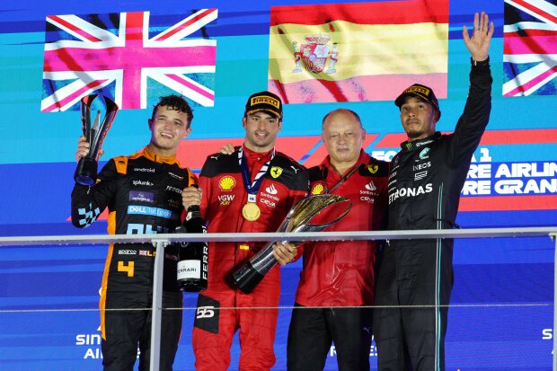 Lando Norris Carlos Sainz Lewis Hamilton Ferrari Ferrari F1McLaren McLaren F1Mercedes Mercedes F1 ~Lando Norris (McLaren), Carlos Sainz (Ferrari) und Lewis Hamilton (Mercedes) ~ Lando Norris Carlos Sainz Lewis Hamilton Ferrari Ferrari F1McLaren McLaren F1Mercedes Mercedes F1 ~Lando Norris (McLaren), Carlos Sainz (Ferrari) und Lewis Hamilton (Mercedes) ~
