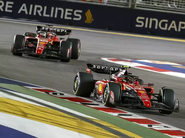 Titel-Bild zur News: Carlos Sainz und Charles Leclerc beim Formel-1-Rennen in Singapur 2023