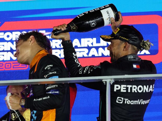 Lando Norris und Lewis Hamilton auf dem Formel-1-Podium in Singapur