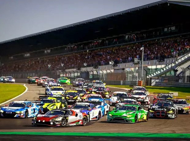 Titel-Bild zur News: Start der NLS 2023 auf der Nürburgring-Nordschleife