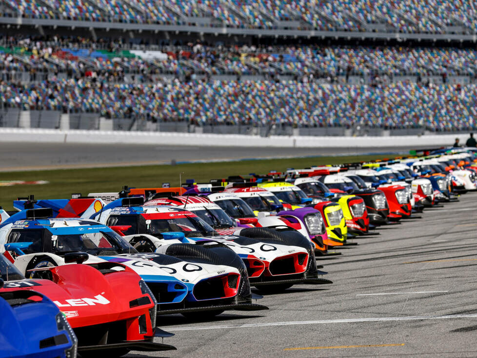 IMSA-Autos in der Boxengasse