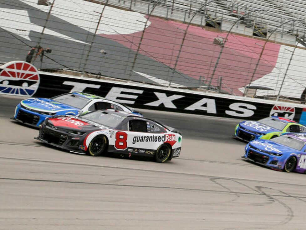 NASCAR-Action auf dem Texas Motor Speedway in Fort Worth