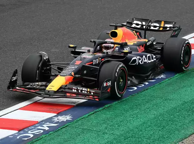 Max Verstappen im Red Bull RB19 in Suzuka Titel-Bild zur News: Max Verstappen im Red Bull RB19 in Suzuka