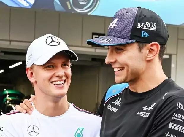 Mick Schumacher (Mercedes) und Esteban Ocon (Alpine) Titel-Bild zur News: Mick Schumacher (Mercedes) und Esteban Ocon (Alpine)