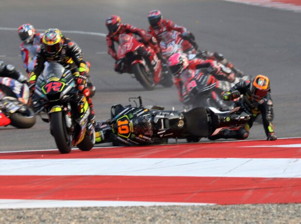 Startunfall mit Luca Marini im MotoGP-Sprint am Indien-Wochenende in Noida 2023 Startunfall mit Luca Marini im MotoGP-Sprint am Indien-Wochenende in Noida 2023
