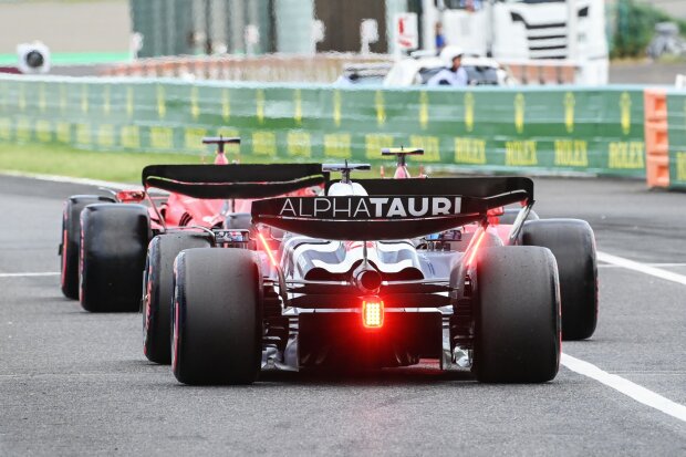 Charles Leclerc Carlos Sainz Liam Lawson Ferrari Ferrari F1AlphaTauri AlphaTauri F1 ~Charles Leclerc (Ferrari), Carlos Sainz (Ferrari) und Liam Lawson (AlphaTauri) ~ 