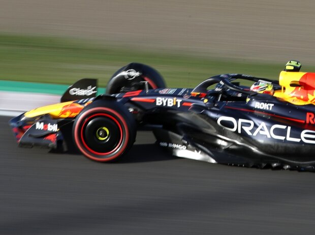 Sergio Perez im Red Bull RB19 beim Formel-1-Rennen in Suzuka 2023 Sergio Perez im Red Bull RB19 beim Formel-1-Rennen in Suzuka 2023