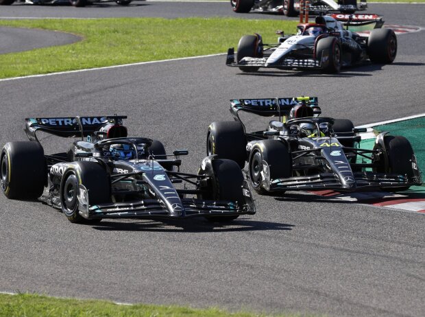 Titel-Bild zur News: George Russell und Lewis Hamilton beim Formel-1-Rennen in Japan 2023