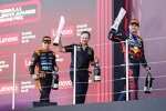 Oscar Piastri (McLaren), Christian Horner und Max Verstappen (Red Bull) 