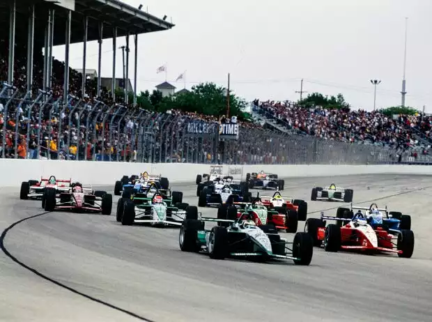 Titel-Bild zur News: Start zum CART-Rennen in Milwaukee 2002: Paul Tracy führt vor Scott Dixon