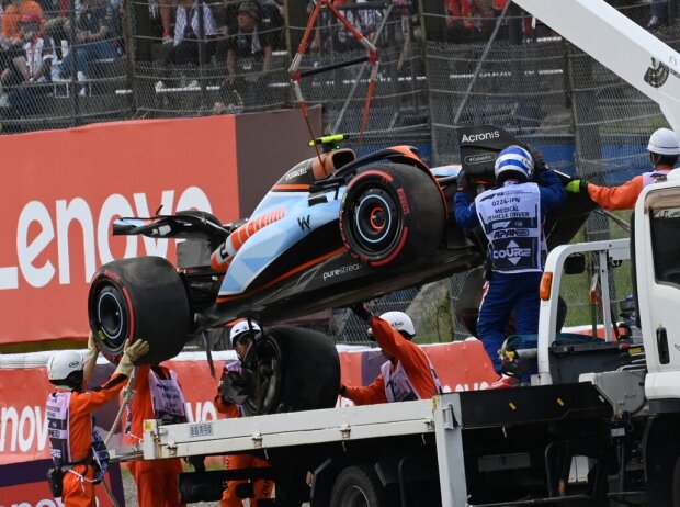 Titel-Bild zur News: Der Unfall von Logan Sargeant beim Formel-1-Rennen in Japan 2023