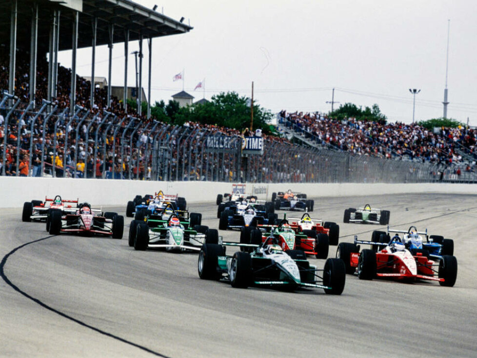 Start zum CART-Rennen in Milwaukee 2002: Paul Tracy führt vor Scott Dixon