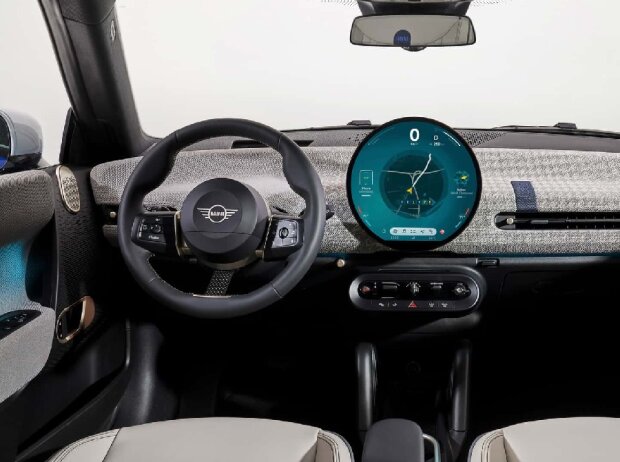 Mini Cooper Electric (2024) Cockpit