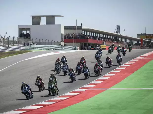WSBK Start Portimao Titel-Bild zur News: WSBK Start Portimao