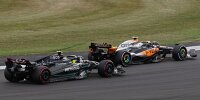 Lando Norris (McLaren MCL60) vor Lewis Hamilton (Mercedes W14) beim Formel-1-Rennen in Silverstone 2023