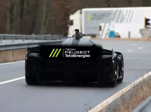 Der Peugeot 9X8 absolviert sein Rollout mit Änderungen am Heckbereich Titel-Bild zur News: Der Peugeot 9X8 absolviert sein Rollout mit Änderungen am Heckbereich