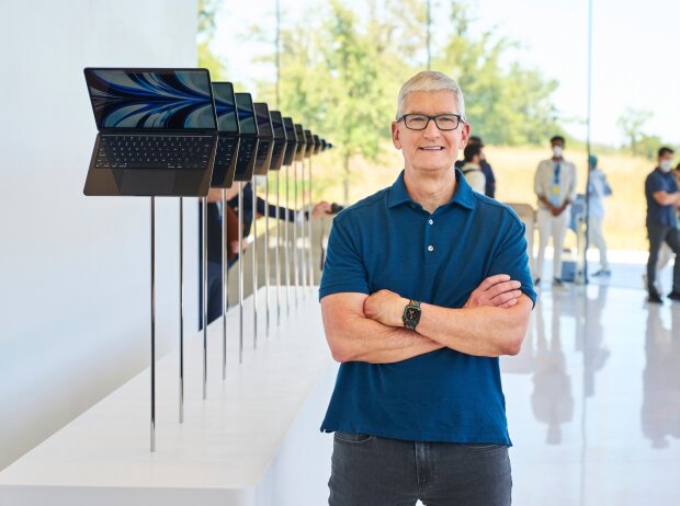Tim Cook (Apple-CEO) Tim Cook (Apple-CEO)