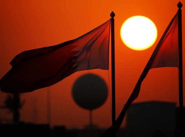 Untergehende Sonne an der Rennstrecke in Losail Untergehende Sonne an der Rennstrecke in Losail