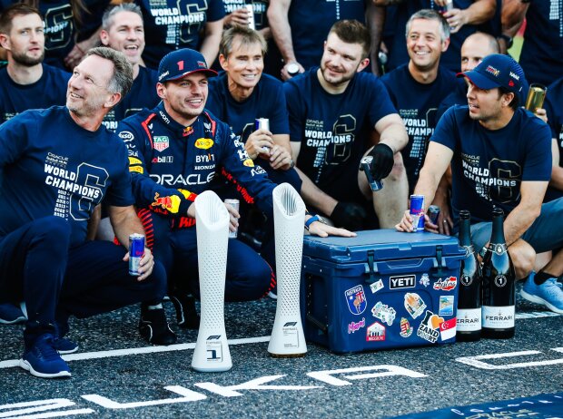 Titel-Bild zur News: Das Red-Bull-Team feiert den Gewinn der Formel-1-Weltmeisterschaft 2023