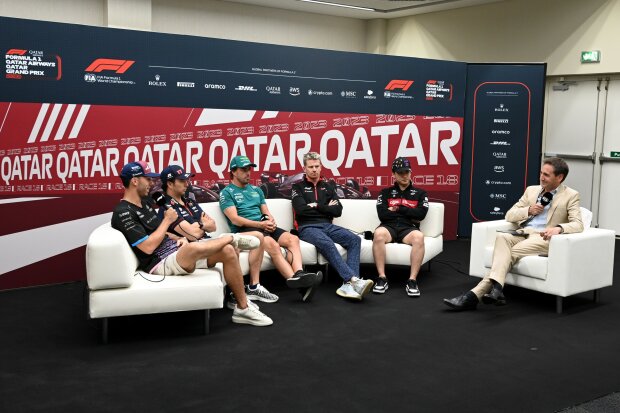 Guanyu Zhou Pierre Gasly Sergio Perez Fernando Alonso Nico Hülkenberg Alpine Alpine F1Red Bull Red Bull F1Aston Martin Aston Martin F1Haas Haas F1 ~Guanyu Zhou (Alfa Romeo), Pierre Gasly (Alpine), Sergio Perez (Red Bull), Fernando Alonso (Aston Martin) und Nico Hülkenberg (Haas) ~ Guanyu Zhou Pierre Gasly Sergio Perez Fernando Alonso Nico Hülkenberg Alpine Alpine F1Red Bull Red Bull F1Aston Martin Aston Martin F1Haas Haas F1 ~Guanyu Zhou (Alfa Romeo), Pierre Gasly (Alpine), Sergio Perez (Red Bull), Fernando Alonso (Aston Martin) und Nico Hülkenberg (Haas) ~