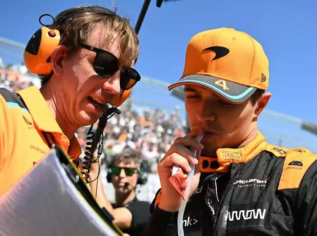 Lando Norris mit seinem Renningenieur Titel-Bild zur News: Lando Norris mit seinem Renningenieur