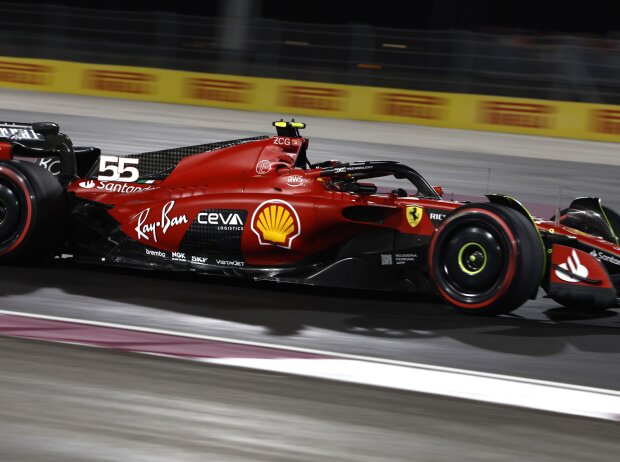 Titel-Bild zur News: Carlos Sainz beim Formel-1-Rennen in Katar 2023