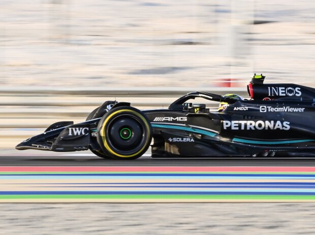 Titel-Bild zur News: Lewis Hamilton im Mercedes W14 beim Formel-1-Qualifying in Katar 2023