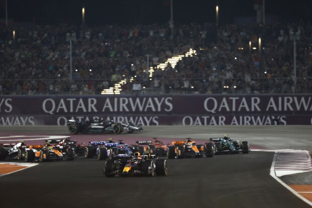 Max Verstappen Oscar Piastri Esteban Ocon Fernando Alonso Lando Norris Lewis Hamilton George Russell Red Bull Red Bull F1McLaren McLaren F1Alpine Alpine F1Aston Martin Aston Martin F1Mercedes Mercedes F1 ~Max Verstappen (Red Bull), Oscar Piastri (McLaren), Esteban Ocon (Alpine), Fernando Alonso (Aston Martin), Lando Norris (McLaren), Lewis Hamilton (Mercedes) und George Russell (Mercedes) ~ 