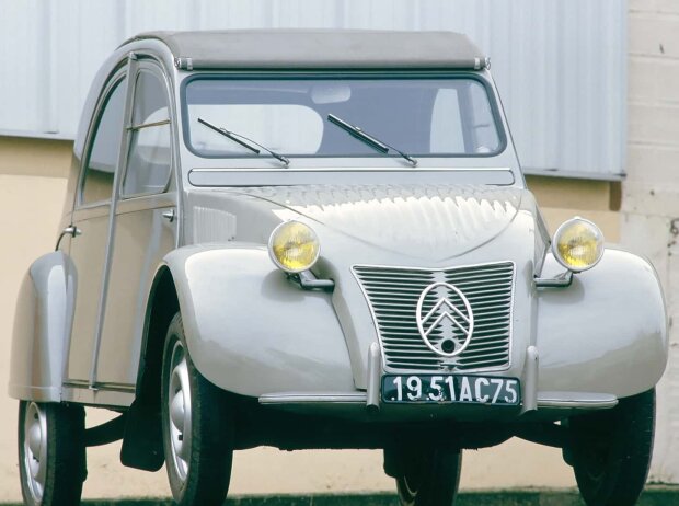 Titel-Bild zur News: 75 Jahre Citroën 2CV