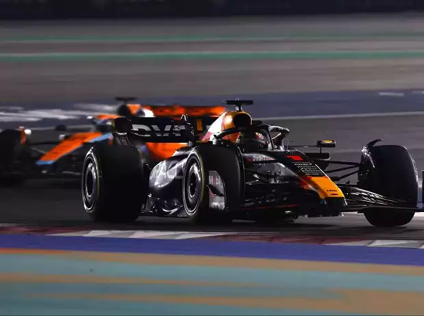 Titel-Bild zur News: Max Verstappen und Oscar Piastri beim Formel-1-Rennen in Katar 2023