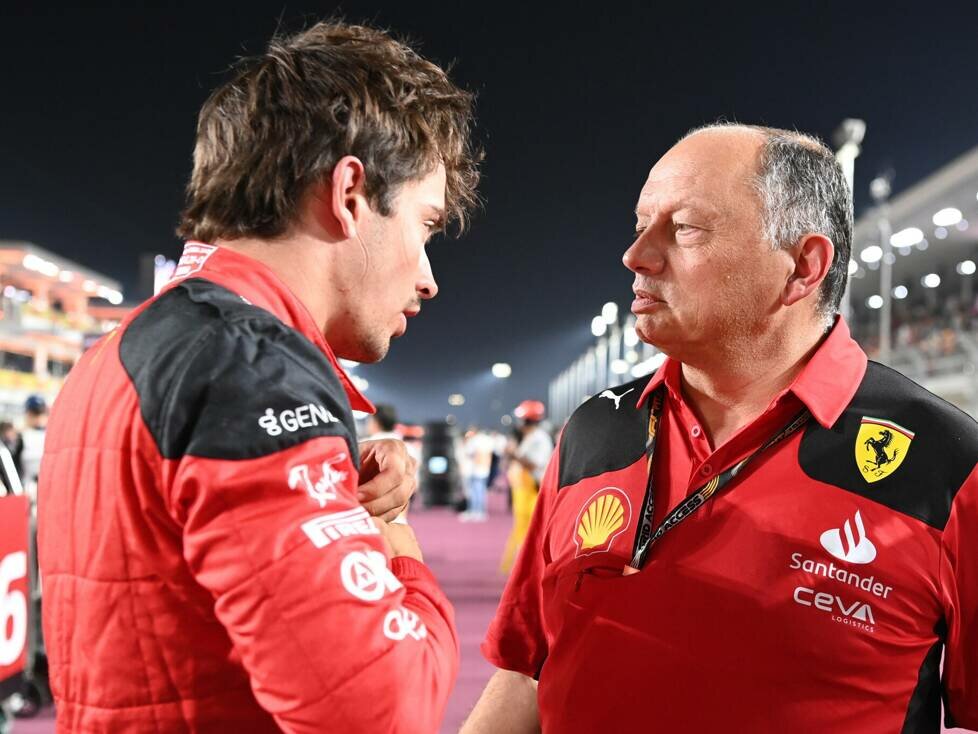 Charles Leclerc und Ferrari-Formel-1-Teamchef Frederic Vasseur