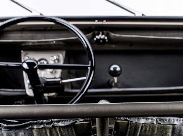 Cockpit eines frühen 2CV