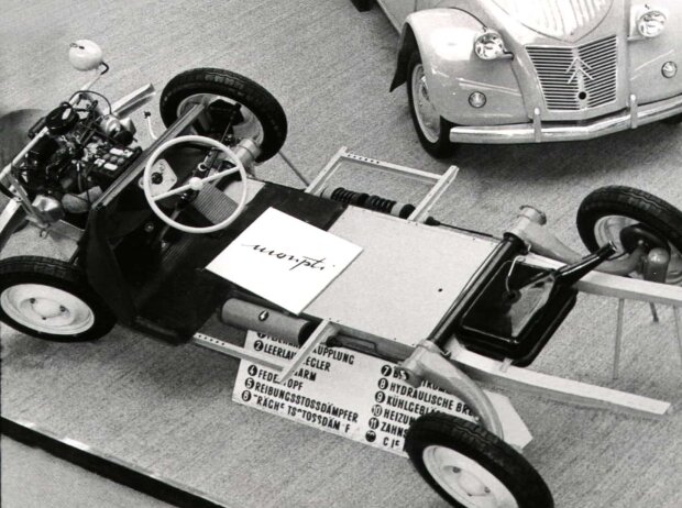 2CV-Fahrgestell (1960) 2CV-Fahrgestell (1960)