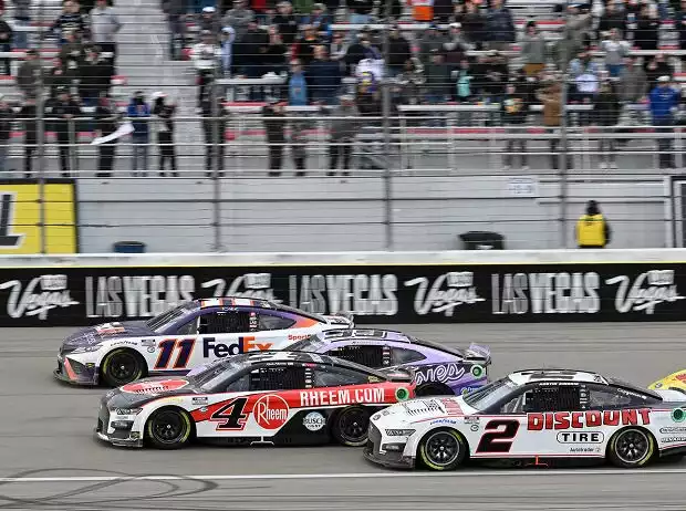 NASCAR-Action auf dem Las Vegas Motor Speedway Titel-Bild zur News: NASCAR-Action auf dem Las Vegas Motor Speedway