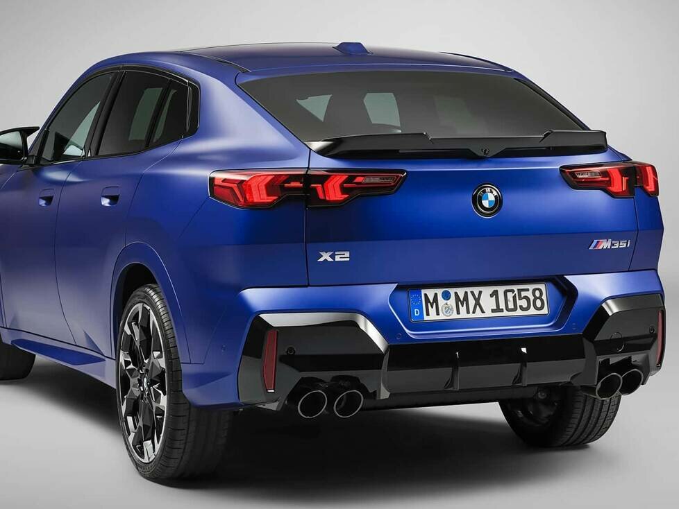 Und hier den X2 xDrive35i mit 300-PS-Benziner und vier Auspuffendrohren