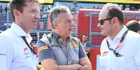 Pirelli-Sportchef Mario Isola im Gespräch mit Formel-1-Verantwortlichen