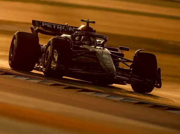 Lewis Hamilton im Mercedes W14 beim Katar-Grand-Prix der Formel 1 2023 Titel-Bild zur News: Lewis Hamilton im Mercedes W14 beim Katar-Grand-Prix der Formel 1 2023