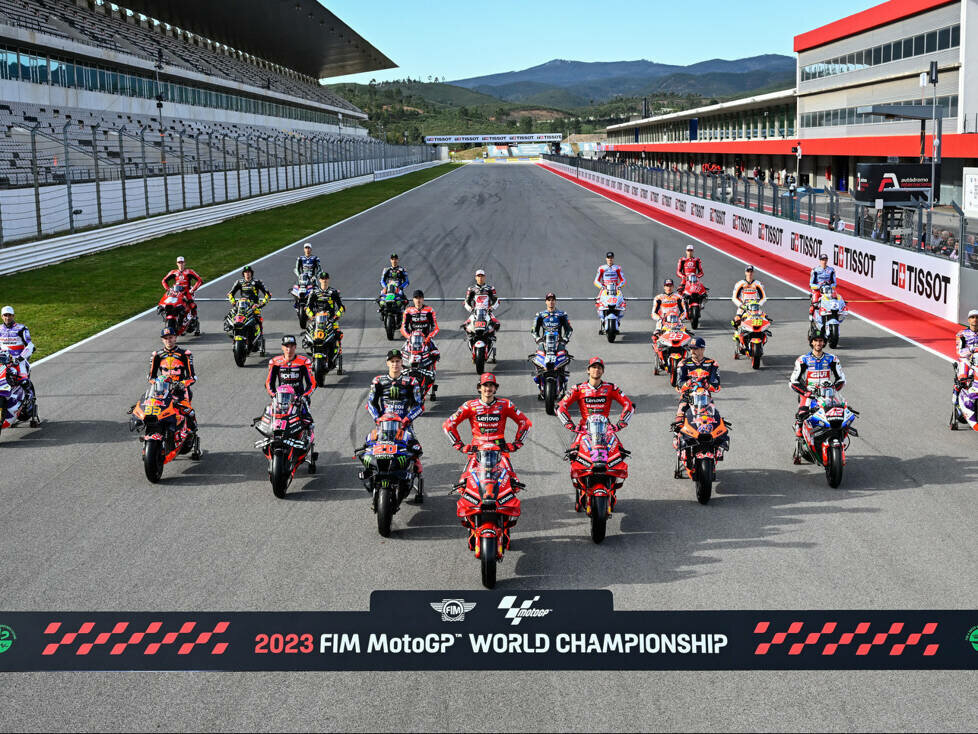 Gruppenfoto: Alle Piloten und Bikes für die MotoGP-Saison 2023