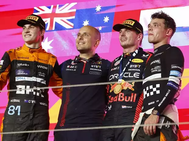 Oscar Piastri, Max Verstappen und Lando Norris auf dem Podium nach dem Formel-1-Rennen in Katar 2023 Titel-Bild zur News: Oscar Piastri, Max Verstappen und Lando Norris auf dem Podium nach dem Formel-1-Rennen in Katar 2023
