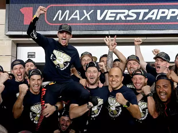 Max Verstappen feiert seinen WM-Titel 2023 Titel-Bild zur News: Max Verstappen feiert seinen WM-Titel 2023