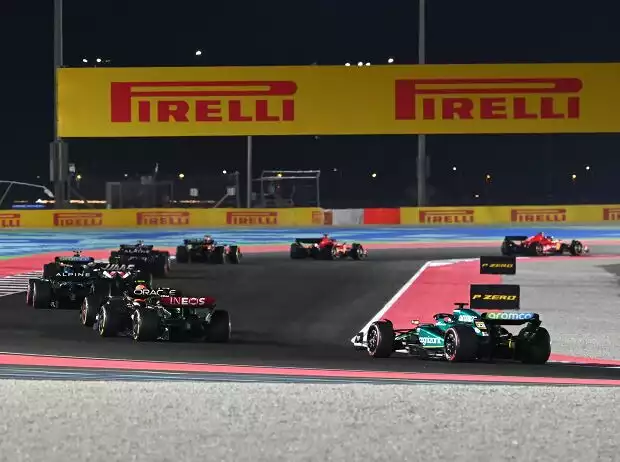 Sergio Perez, Lewis Hamilton, Lance Stroll Titel-Bild zur News: Sergio Perez, Lewis Hamilton, Lance Stroll