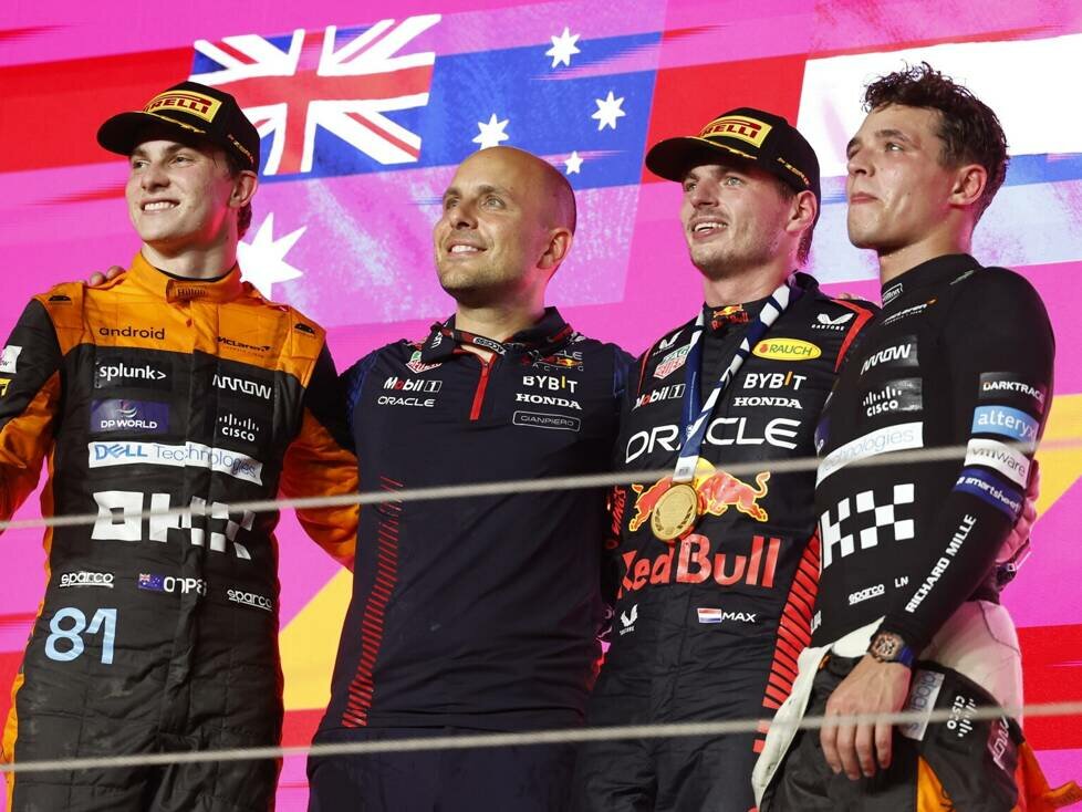 Oscar Piastri, Max Verstappen und Lando Norris auf dem Podium nach dem Formel-1-Rennen in Katar 2023