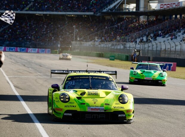 Titel-Bild zur News: Thomas Preining und Dennis Olsen beim Doppelsieg der Manthey-EMA-Porsche beim DTM-Finale in Hockenheim 2023