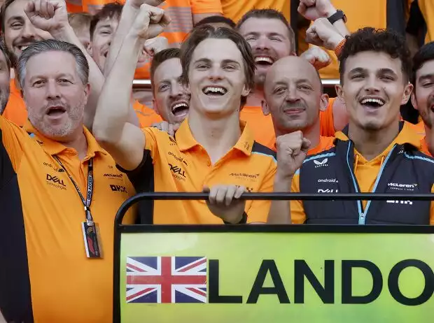 Zak Brown, Oscar Piastri und Lando Norris Titel-Bild zur News: Zak Brown, Oscar Piastri und Lando Norris
