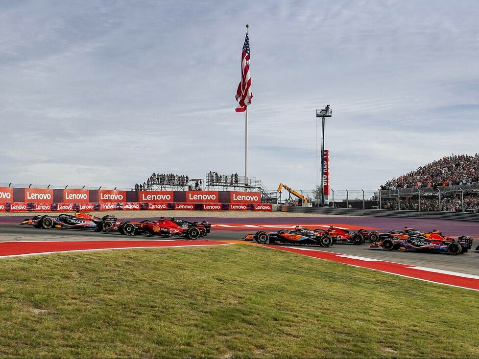 Alexander Albon, Max Verstappen, Charles Leclerc, Lewis Hamilton, Lando Norris, Carlos Sainz, Oscar Piastri, Sergio Perez, Pierre Gasly