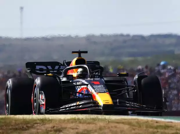 Max Verstappen im Red Bull RB19 beim USA-Grand-Prix 2023 in Austin Titel-Bild zur News: Max Verstappen im Red Bull RB19 beim USA-Grand-Prix 2023 in Austin