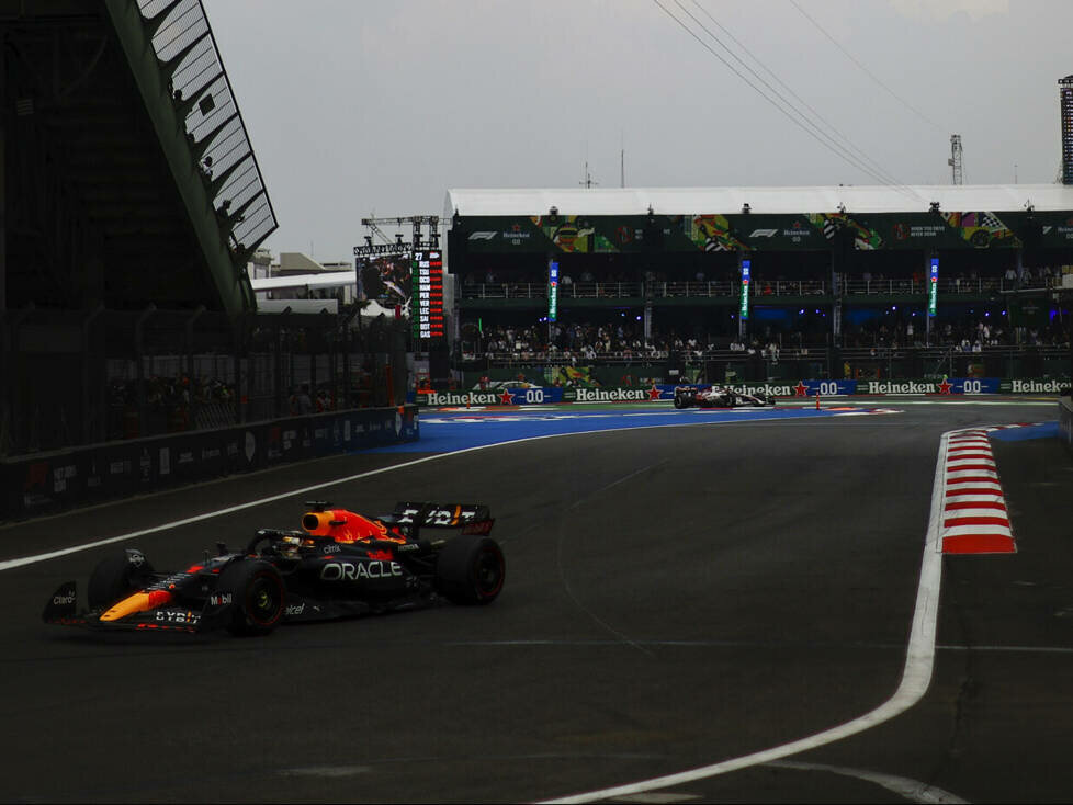 Max Verstappen (Red Bull RB18) beim Training zum Formel-1-Rennen in Mexiko 2022