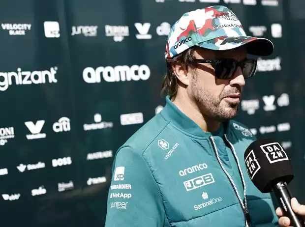 Fernando Alonso (Aston Martin) vor dem Formel-1-Rennen in Mexiko 2023 Titel-Bild zur News: Fernando Alonso (Aston Martin) vor dem Formel-1-Rennen in Mexiko 2023