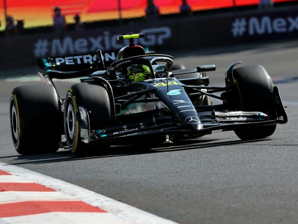 Lewis Hamilton im Mercedes W14 beim Formel-1-Training in Mexiko 2023
